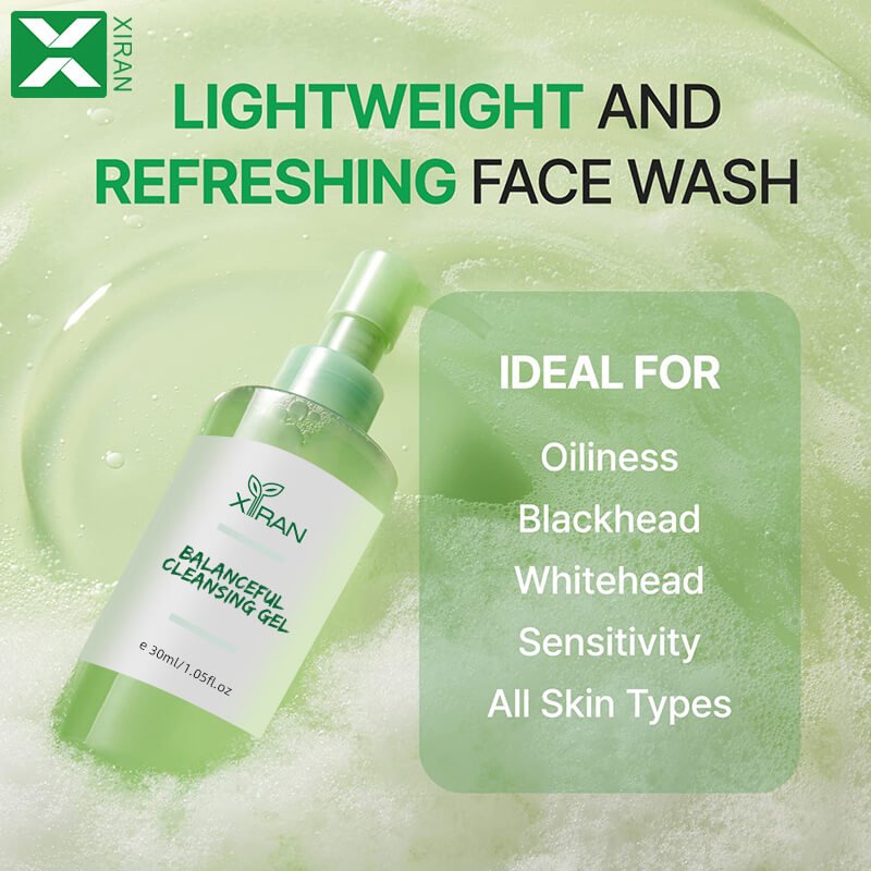 This cleansing gel purifies pores and removes dirt and excess sebum while calming inflammation.